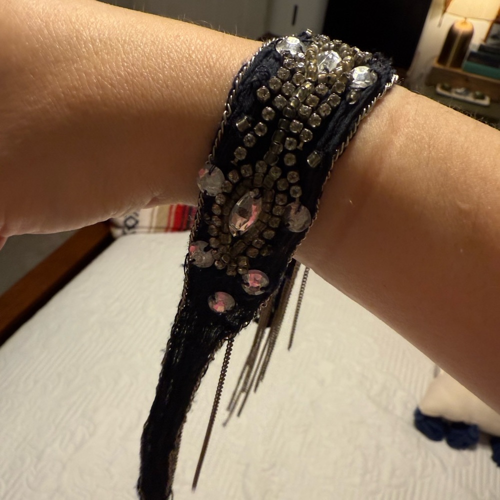 VTG/ Elegant Black and Silver Beaded Bracelet